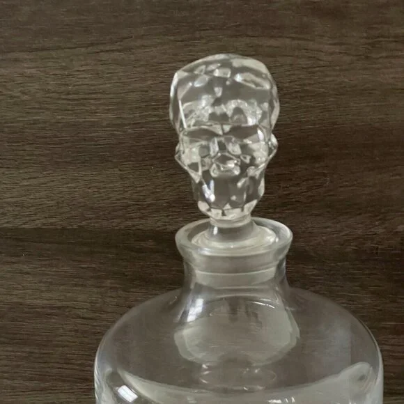 NWOB Nude Shade Whisky Decanter Skull Shaped Stopper Lead Free Crystal 42oz - Picture 8 of 13